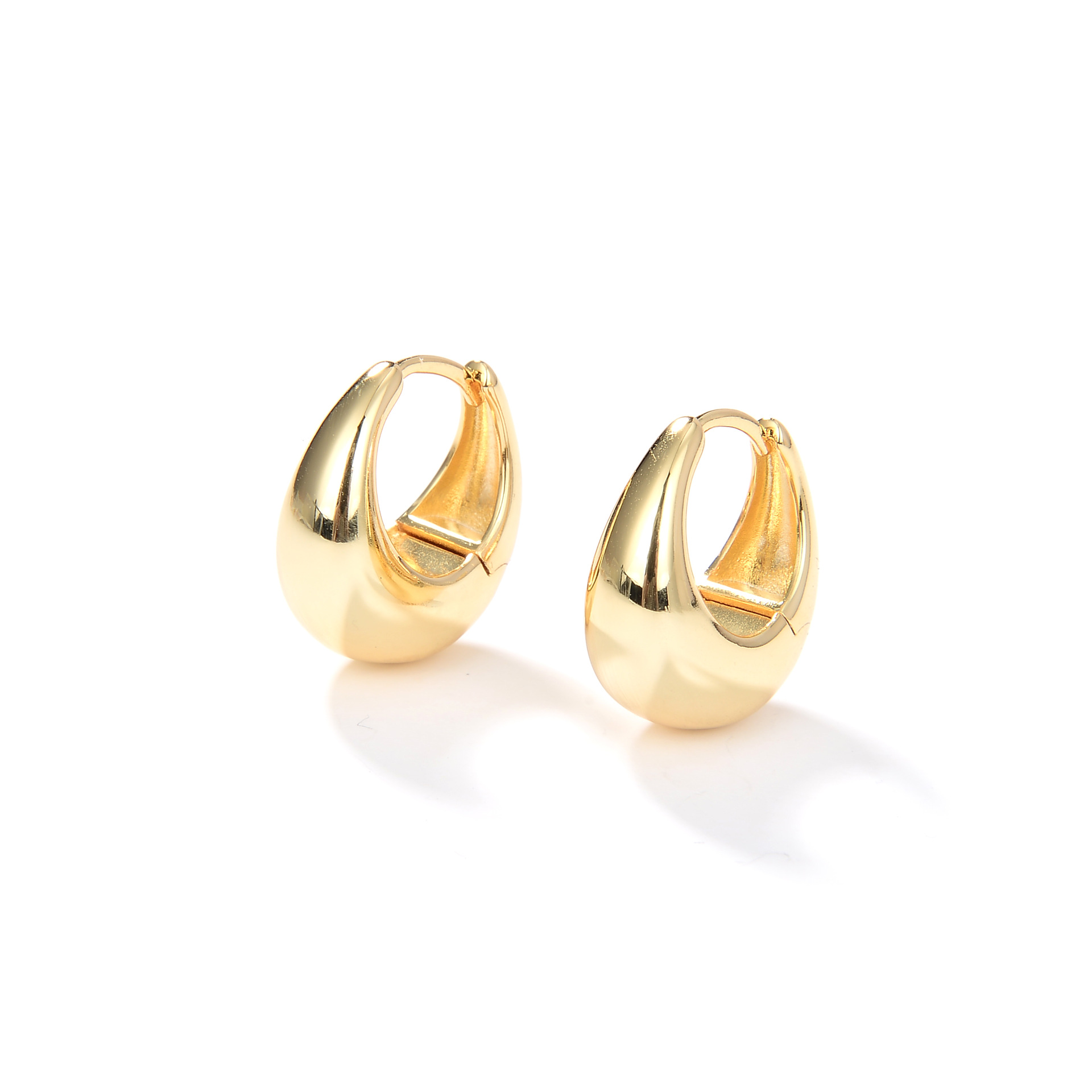 C 클래식 Desinger Earrings Simple One Circle Gold Silve Fashion Jewelry 18K Gold Multiple Colors Earring Luxury Designer Jewelry