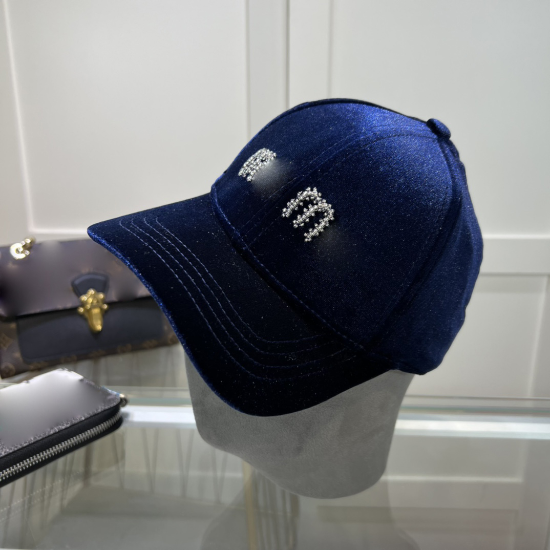 Women`s Autumn and Winter Luxury Designer Ball cap Crystal Letter Embroidery Adjustable Size casquette