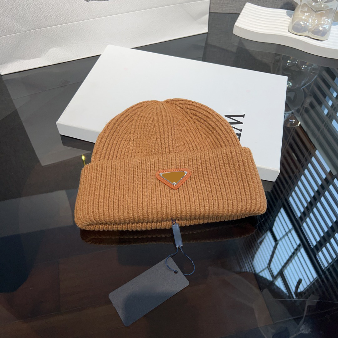 Gorro de lana de otoño e invierno tejido para hombre, estilo deportivo, gorro de diseñador, gorro para mujer, estampado de letras triangulares de caramelo para calidez, casqueta