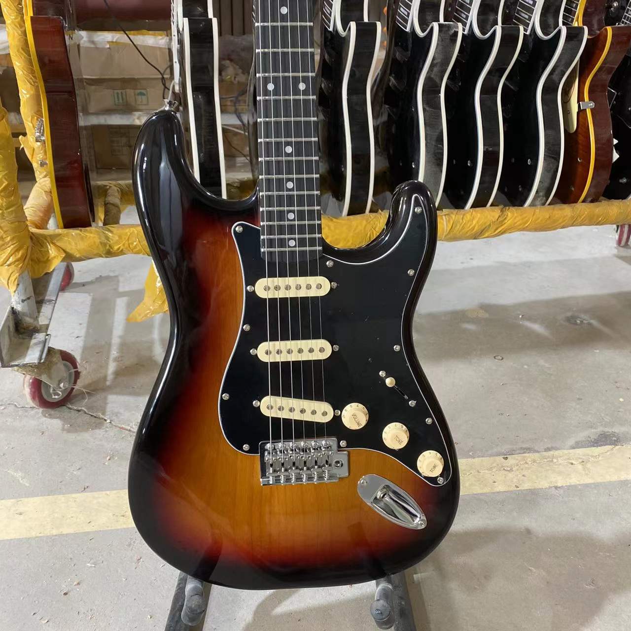 ST Version électrique Vintage Sunburst couleur corps en bois ancien noir Pickguard Chrome matériel haute qualité Guitarar livraison gratuite