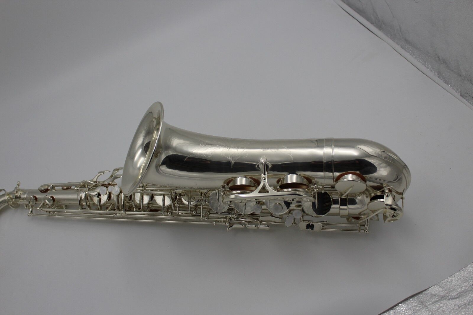 Ny B platt östlig musik glänsande silverpläterad tenorsaxofon tenor sax med fall