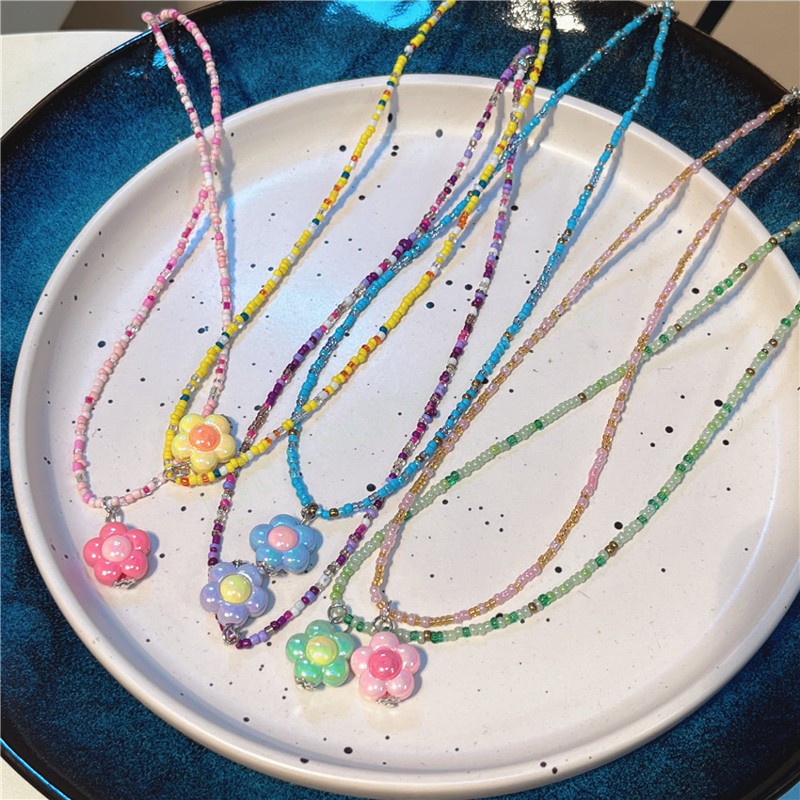 Chaîne de perles colorées en résine, pendentif de fleur, collier pour femmes et filles, chaîne de clavicule tendance, bijoux délicats, cadeau