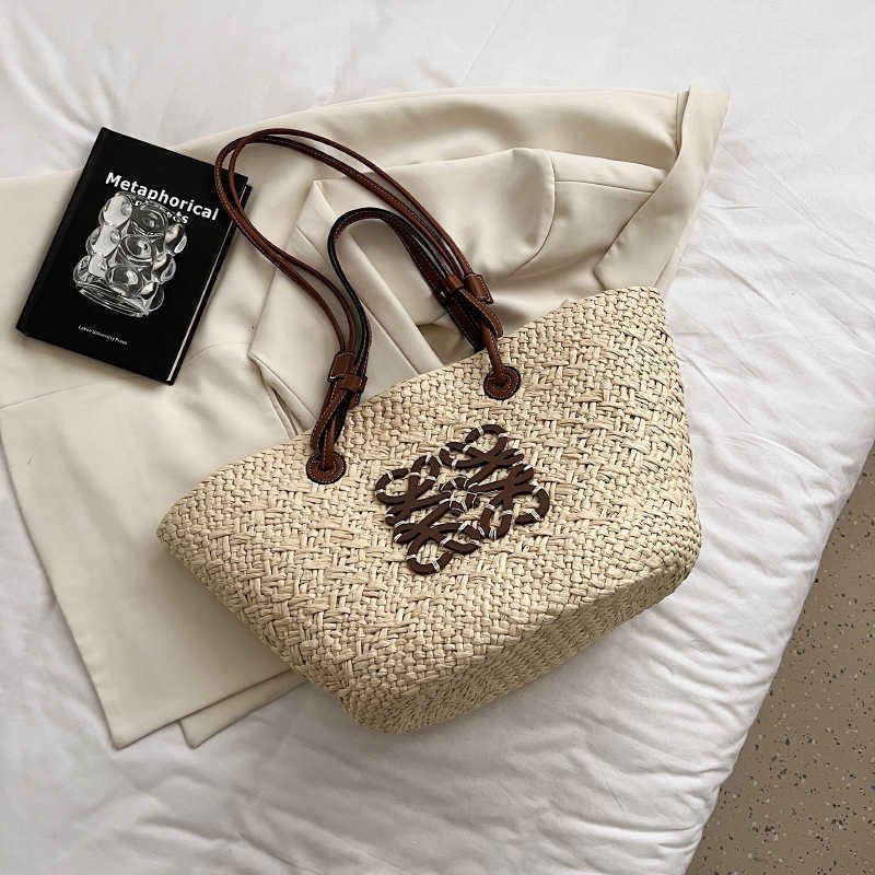 2024 New luxury high quality handbag Internet celebrity fashion trend Tote new summer texture niche large capacity straw woven foreign style shoulder bag for women