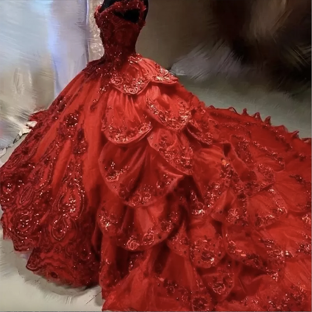 Robes de Quinceanera rouge foncé sur les bretelles paillettes scintillantes appliques volants à plusieurs niveaux robe de bal de fête d'anniversaire douce 16 sur mesure