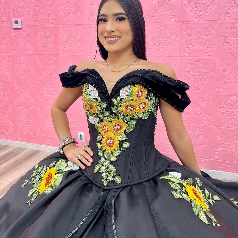 Black Off The Shoulder Quinceanera Dresses Lace Embroidery Sunflower Tiered Tull Ball Gown Sweet 16 Princess Dress Vestido De 15 Anos