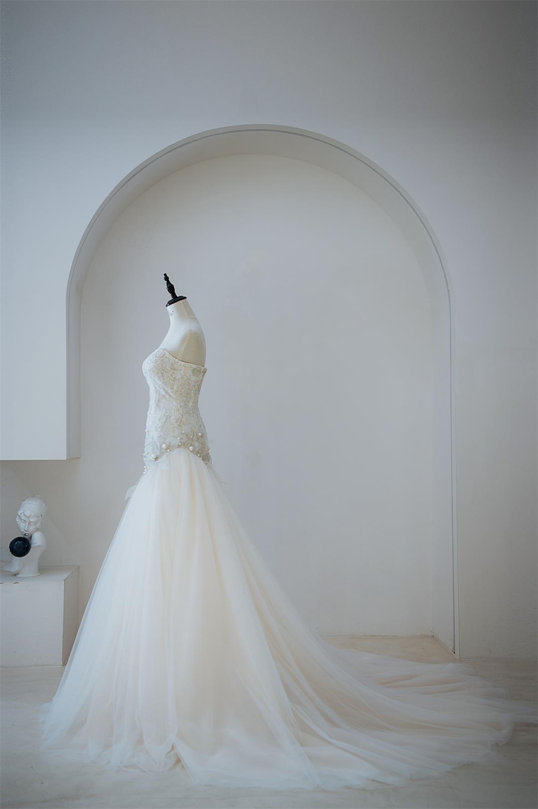 Metodo francese Abito da sposa a sirena con perline inchiodate senza spalline in pizzo coda di pesce coda lunga luce di lusso stile retrò RL2088