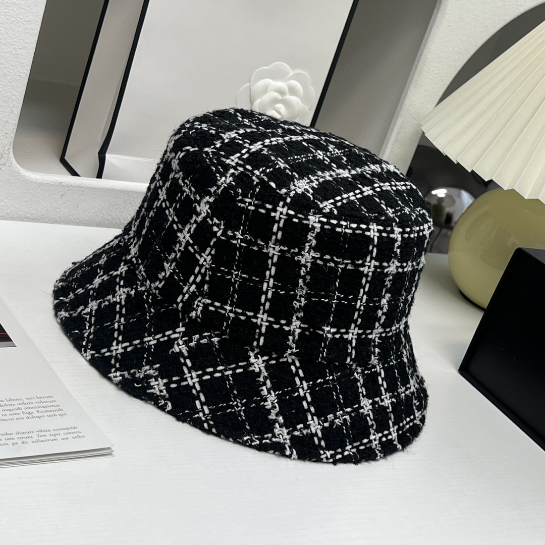 Chapeau de seau de créateur à carreaux pour femmes, automne et hiver, date de mariage, casquette de vacances, mode lettre en métal brodée, 4 couleurs