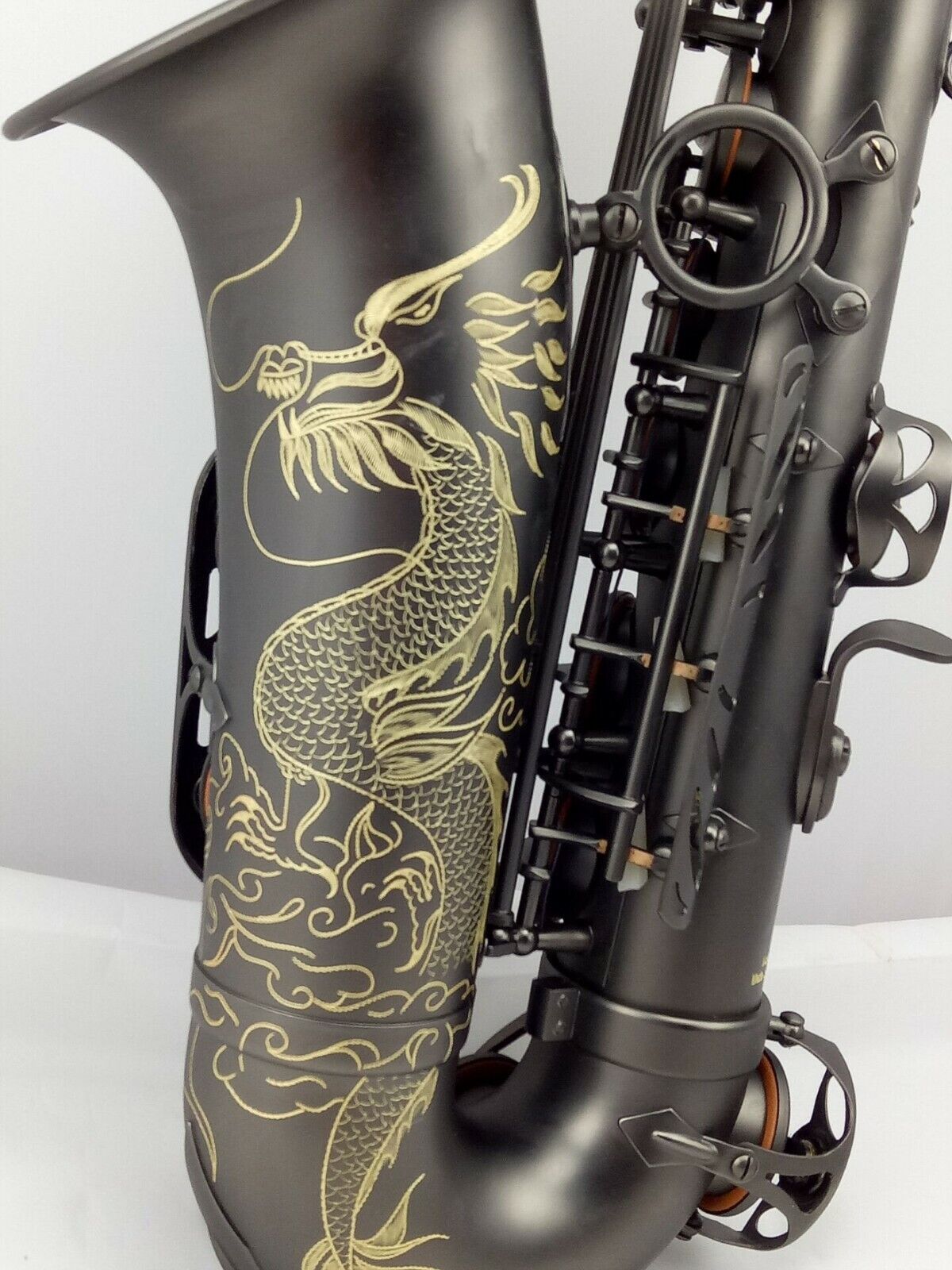 Saxophone alto Eastern Music Professional noir mat avec gravures de dragon