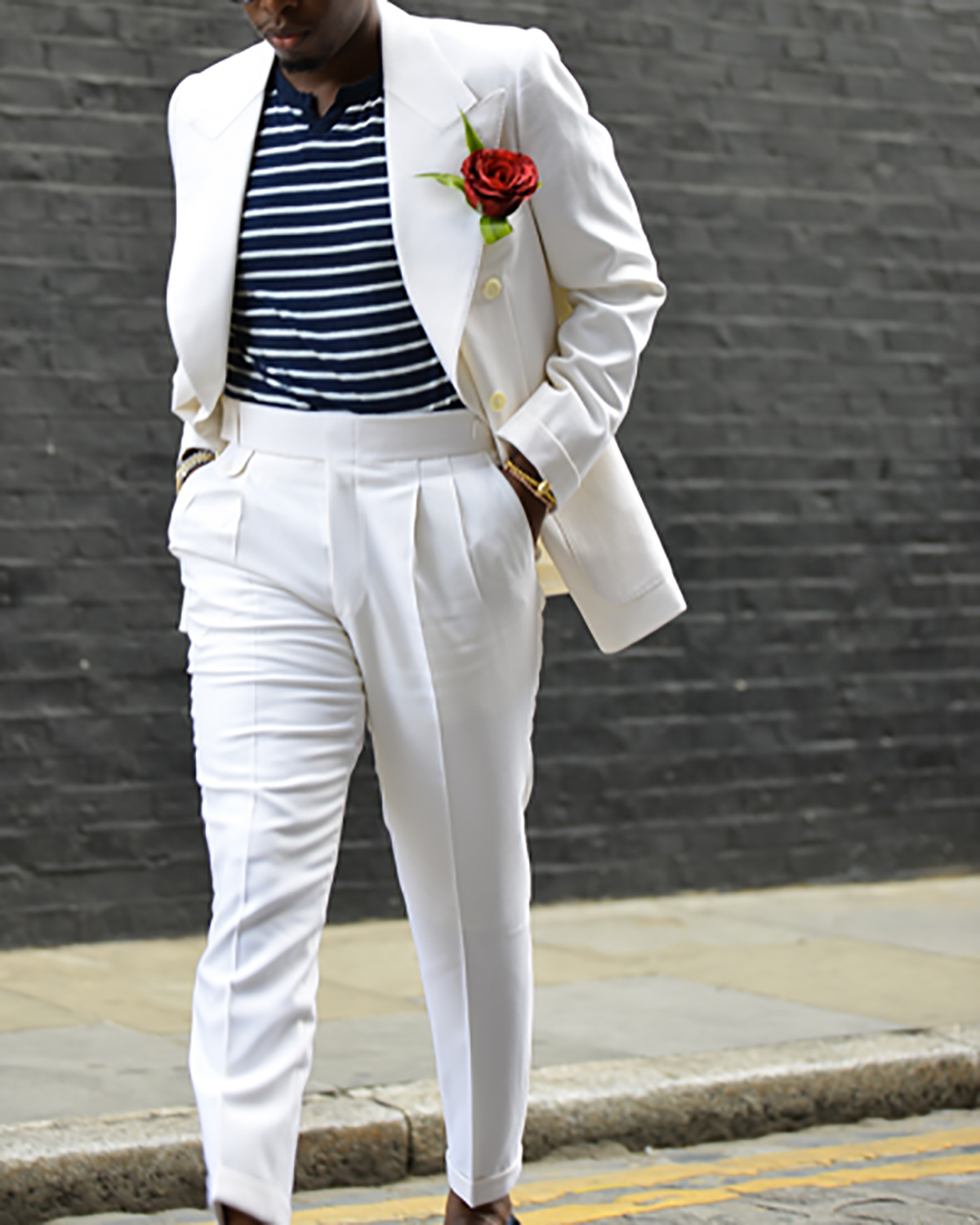 White Groom Wear Men Wedding Tuxeods ذروة السترة الطاشية مع سروال 2 قطعة تجارية بدلات وسروال