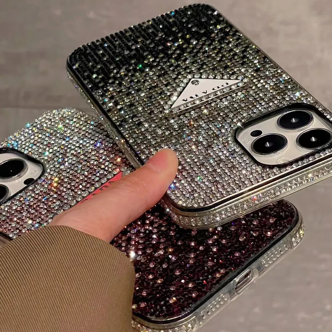 Bling Glitter Phone Cases For iPhone 15 Pro Max Case Fashion Designer Rhinestone Diamond Back Cover 13 14 Pro Max 14 12 11 13Promax Protector Shell Triangle P