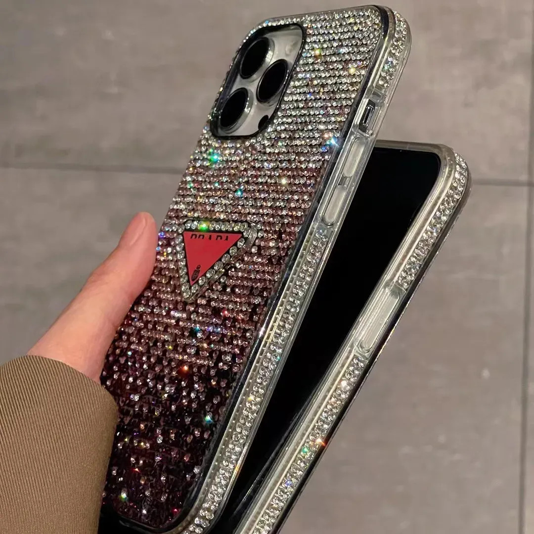 Bling Glitter Phone Cases For iPhone 15 Pro Max Case Fashion Designer Rhinestone Diamond Back Cover 13 14 Pro Max 14 12 11 13Promax Protector Shell Triangle P