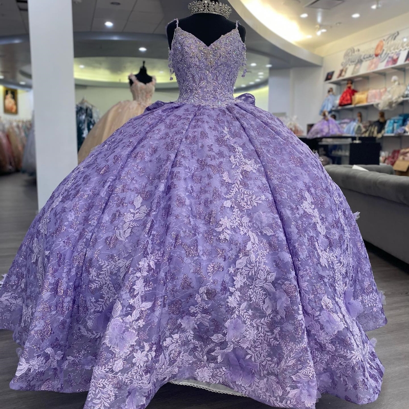 2024 Lavanda Spaghetti Strap Abiti Quinceanera Perline Appliques Pizzo Abiti da ballo di laurea Tulle Elegent Princess Sweet 15 16 Ballkleider