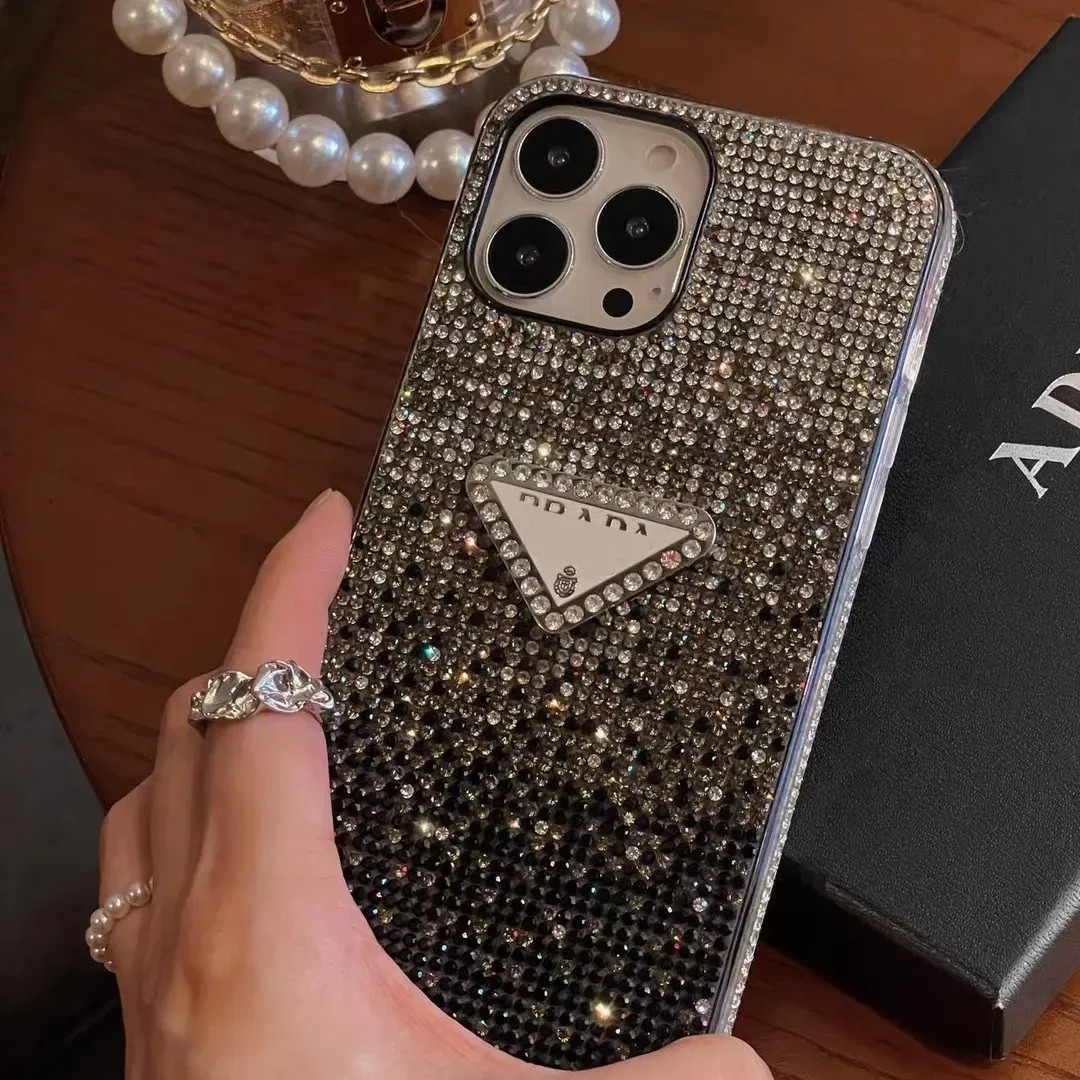 Bling Glitter Phone Cases For iPhone 15 Pro Max Case Fashion Designer Rhinestone Diamond Back Cover 13 14 Pro Max 14 12 11 13Promax Protector Shell Triangle P