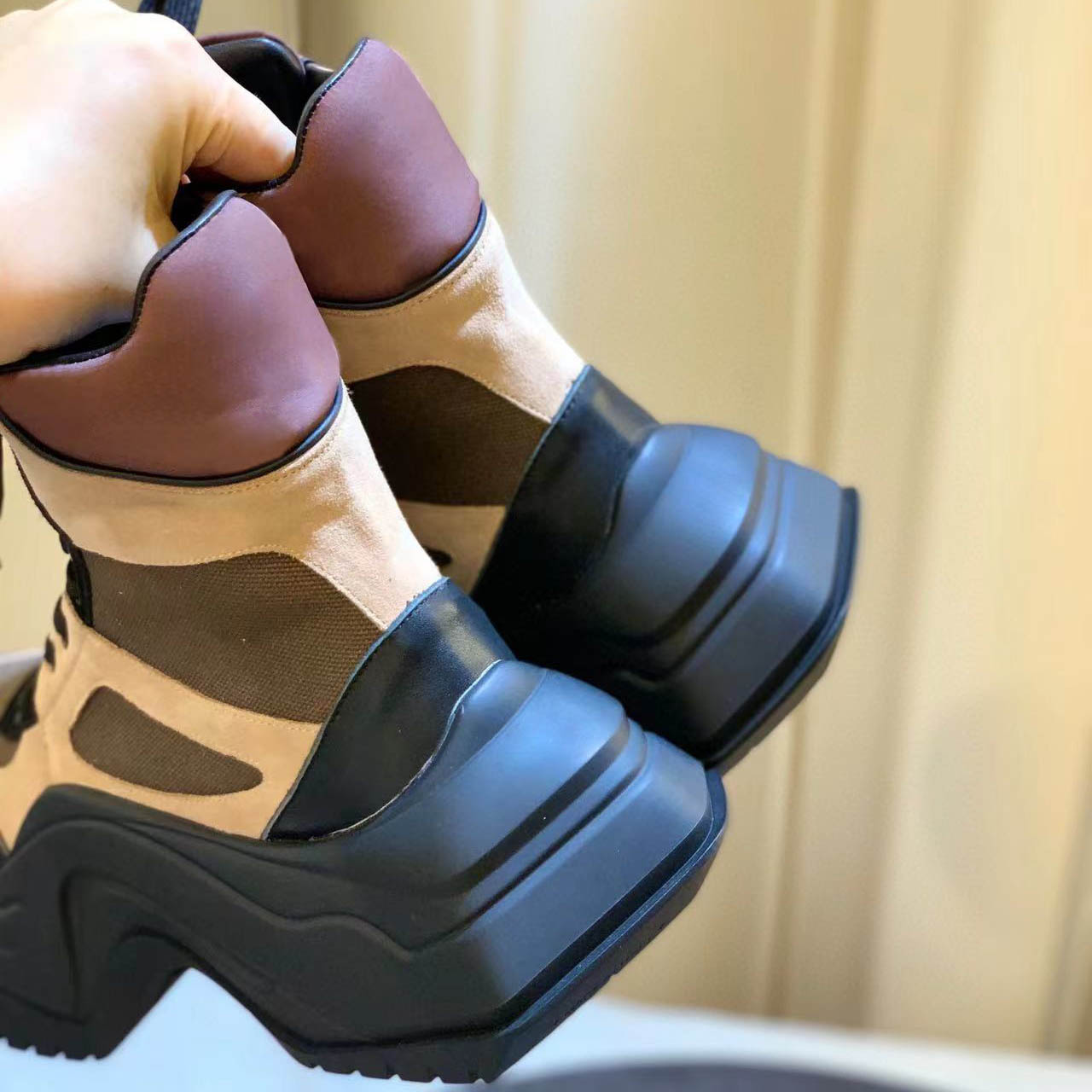 Dernières bottes pour femmes en cuir cristal extérieur Martin cheville mode bottes à plate-forme antidérapante