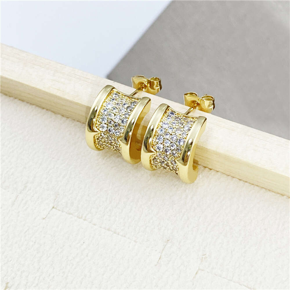 T GG brincos designer bugarl cintura cheia de diamantes brincos de caridade 18k pequena menina vermelha brincos elegantes e versáteis