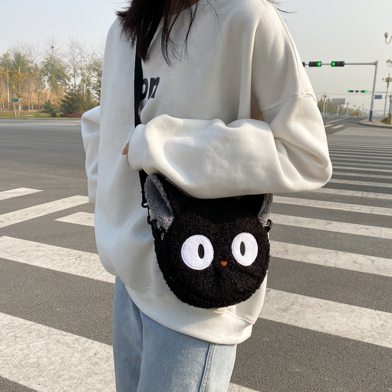 Autumn and Winter Cute New Lamb Doll Women's Shoulder Bag Fashionable Cartoon Bear Cresatile Western Style Crossbody Small Round Bag Student Phone Bag