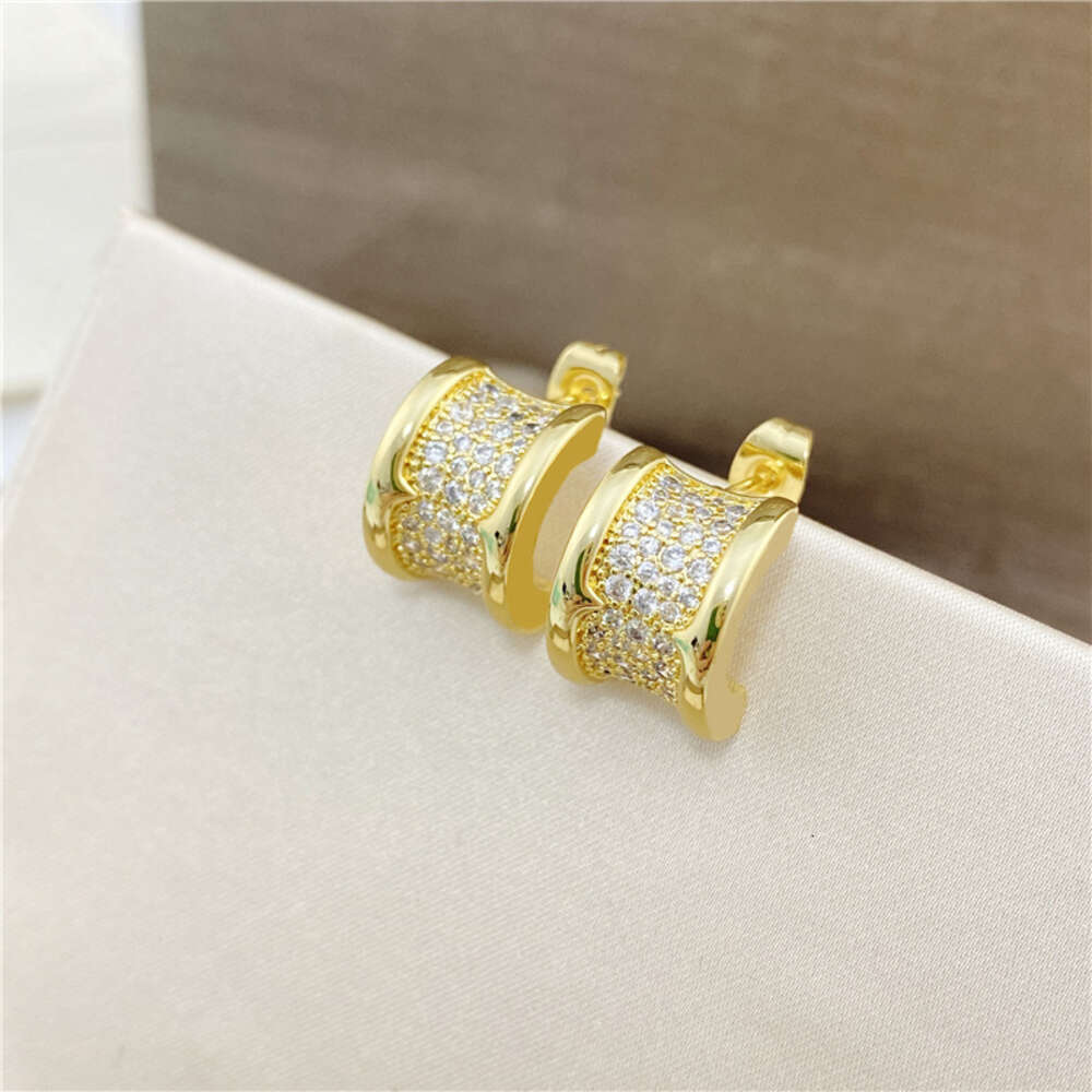 T GG brincos designer bugarl cintura cheia de diamantes brincos de caridade 18k pequena menina vermelha brincos elegantes e versáteis