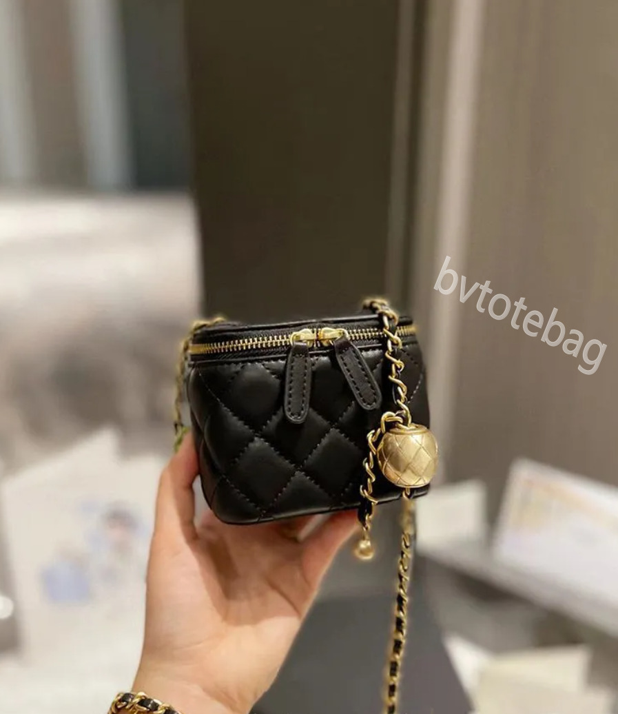 Bolsas Crossbody Bolsas De Ombro Designer CH23ss Luxo Mini Caixa Portátil Cosmético Batom Saco De Pele De Carneiro Preto Senhoras Moda Pequenas Bolsas Golden Ball Chain 11cm