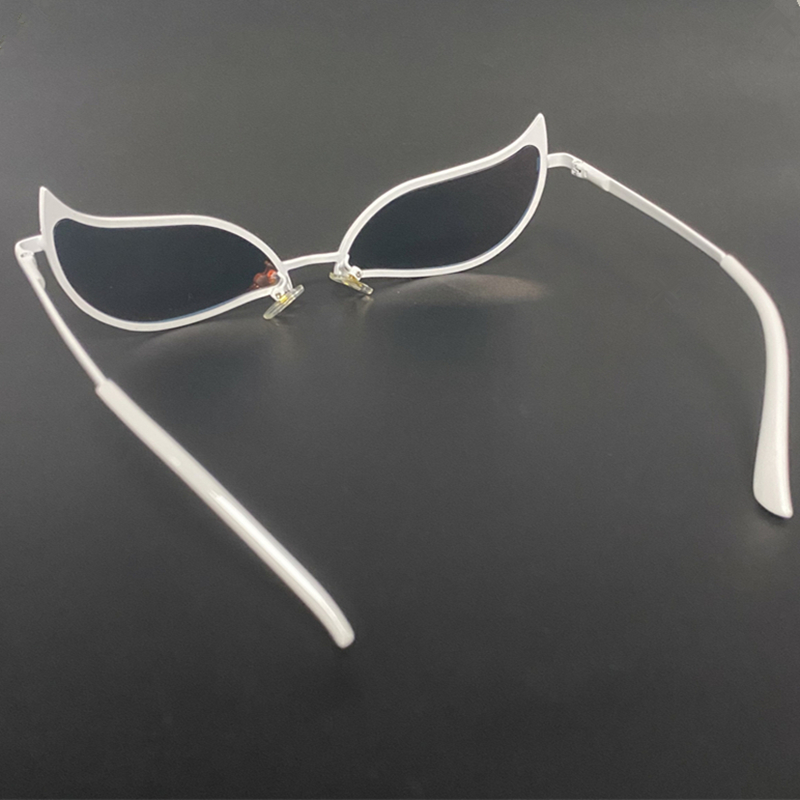 Donquixote PVC Sunglasses Doflamingo Cosplay Glasses Anime Cat Eye