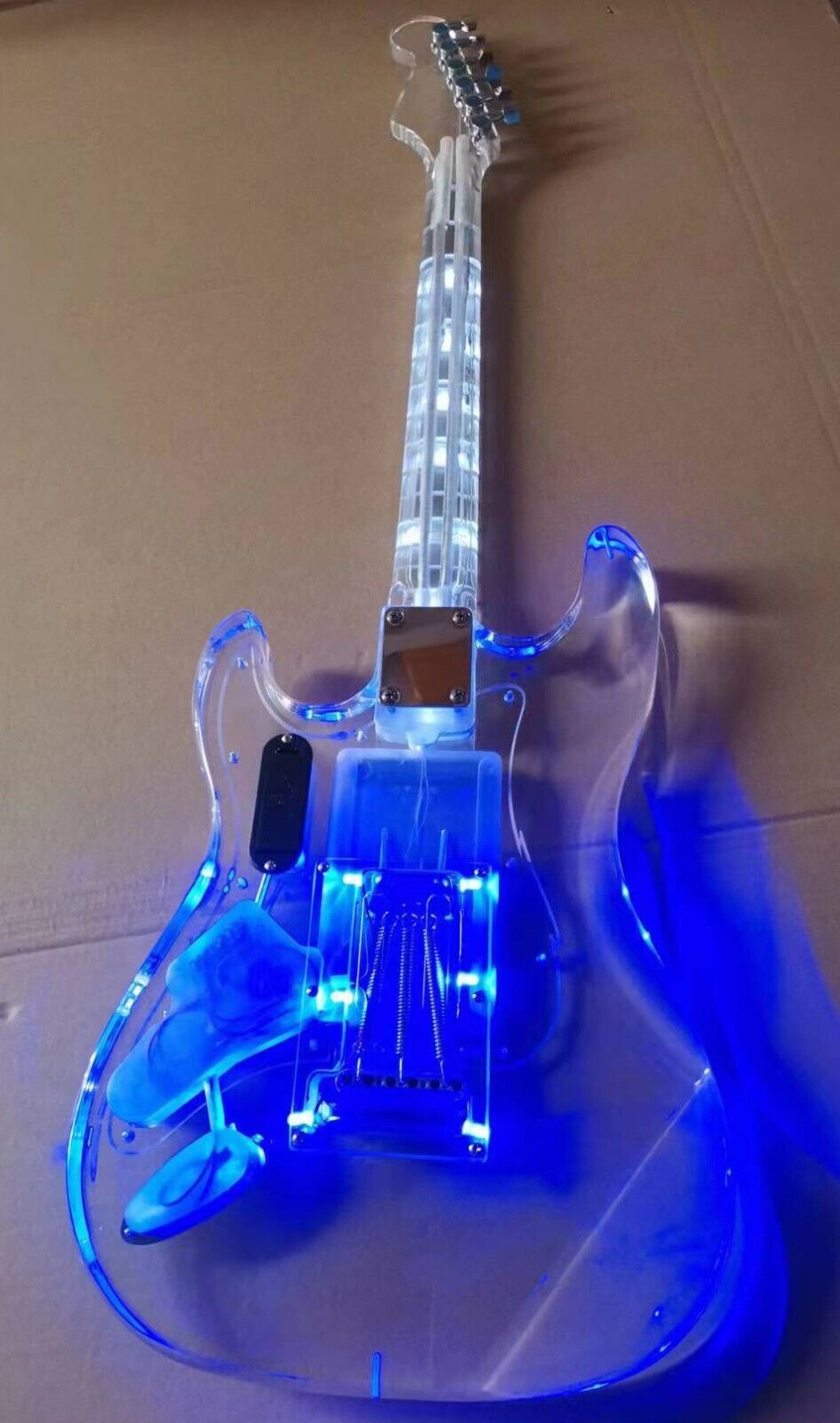 Chitarra elettrica acrilica ST di alta qualità con luce led blu