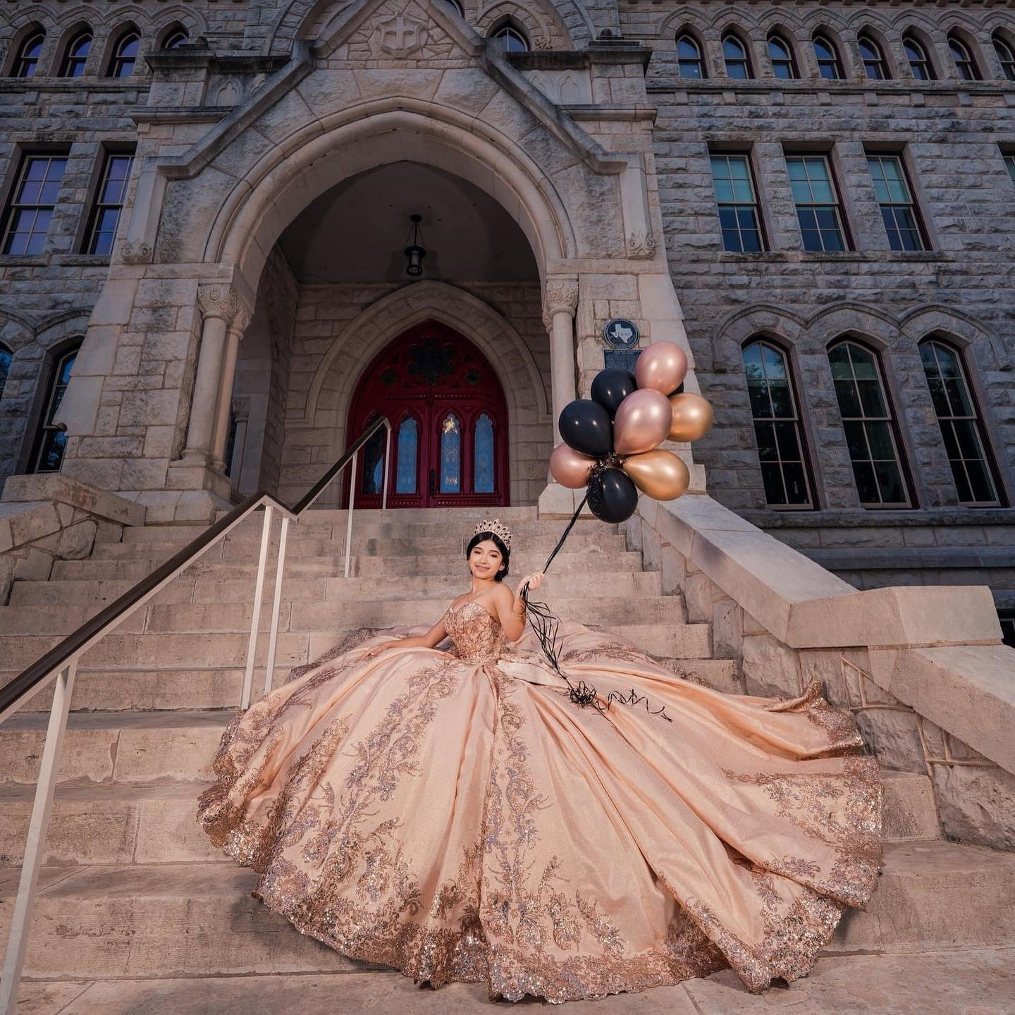 Luxury Sparkly Pink Quinceanera Dresses Lace Appliques Sweetheart Ball Gowns Charro Mexican Dress Vestido De 15 Anos