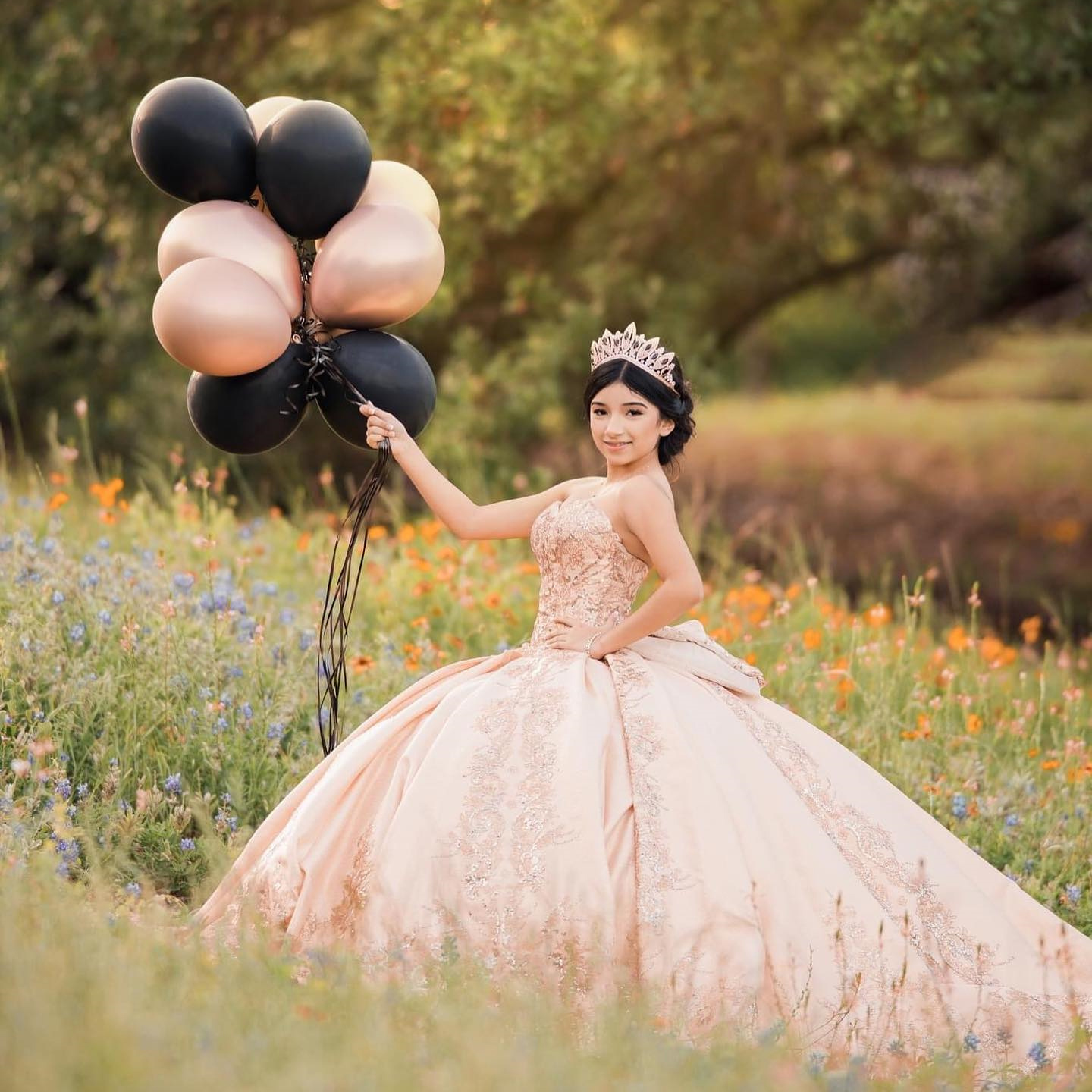 Lyxiga glittrande rosa quinceanera klänningar spetsapplikationer älskling bollklänningar charro mexikansk klänning vestido de 15 anos