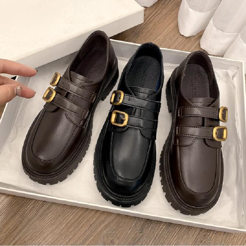 Kvinnor tjocka solade loafers 2023 Autumn New Female Retro Double Buckle British Style Small Leather Shoes 1AA55