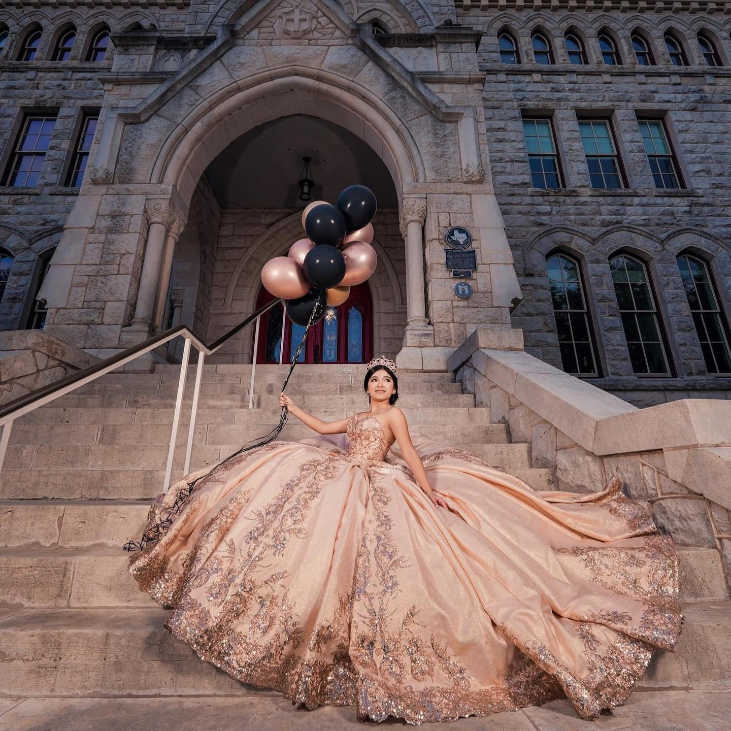 Luxury Sparkly Pink Quinceanera Dresses Lace Appliques Sweetheart Ball Gowns Charro Mexican Dress Vestido De 15 Anos