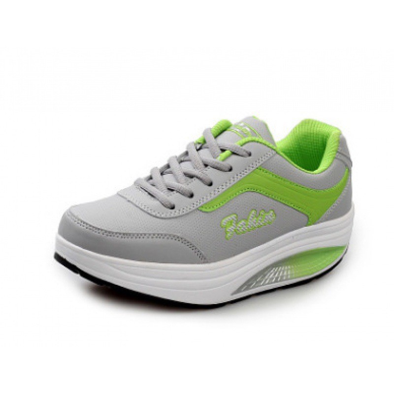 Designer di marca di lusso Scarpe casual da donna Track Triple Sneakers nere in pelle da donna Piattaforma sport all'aria aperta scarpe da escursione donna scarpe da ginnastica con grandi dimensioni articolo 020 buono