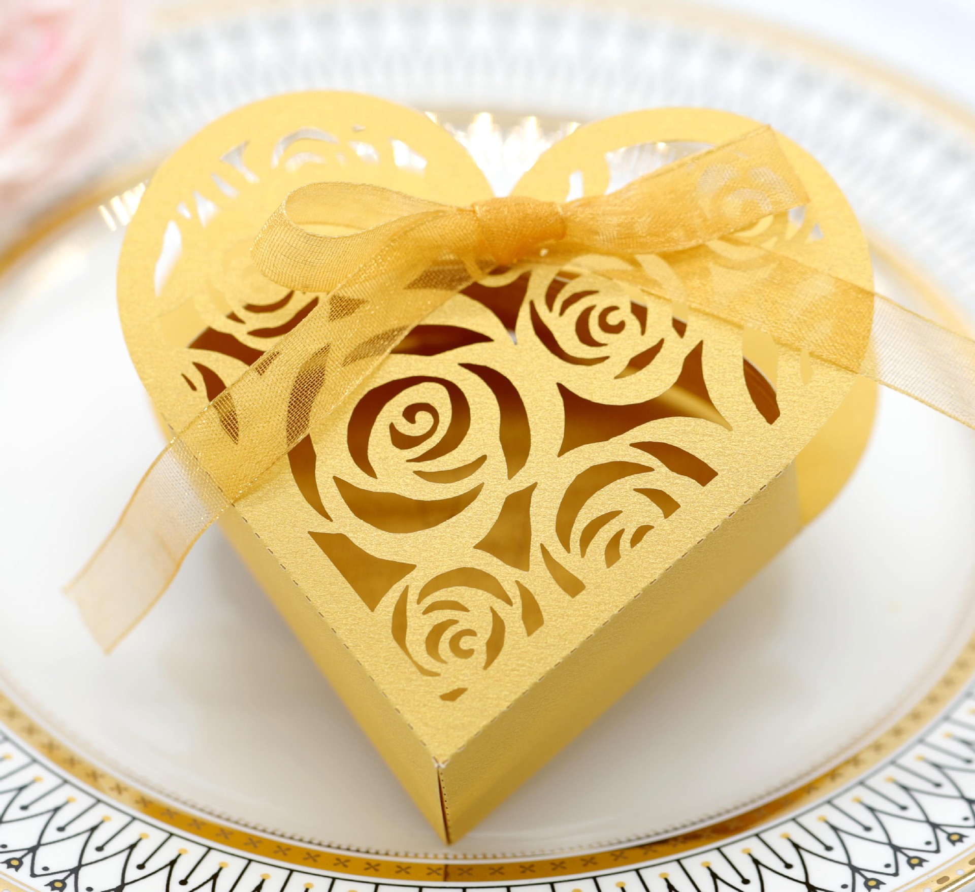 Wedding Party Hollow out Rose Candy Box Wedding Valentine's Day Love Big Red Candy Box Paper Box