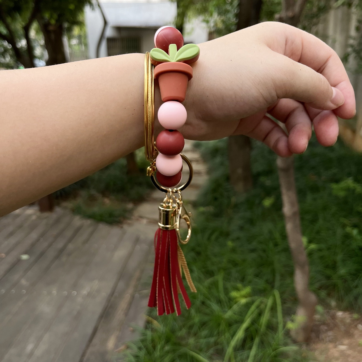 Manufacturer's direct sales of colorful vase beaded keychain