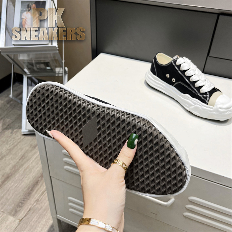 Vente en gros Top Designer Semelle Dissoudre Chaussures de toile Style délavé MMY Chaussures décontractées Mihara Femmes Baskets Vintage À Lacets Yasuhiro Noir Blanc Solide Hommes Baskets En Plein Air