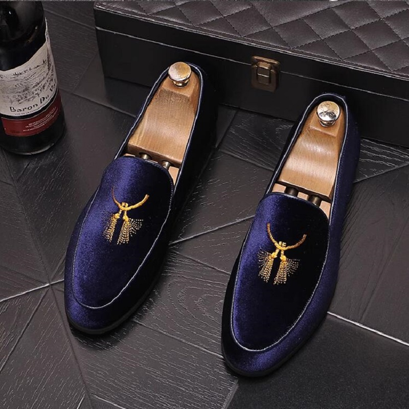 Men Velvet Embroiderd Shoes Black Blue Green Loafers Men Wedding Party Business Dress Shoes 1AA56