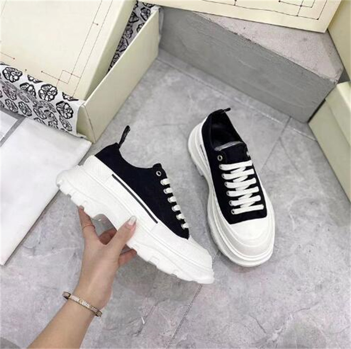 Luxury Casual Running shoes Tread Slick Lace Up Sneaker Triple Black Royal Red Low Platform Designer Sneakers Canvas Rubber Outdoor Womens Trainers