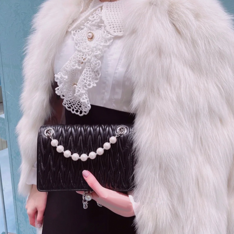 Womens Classic Designer Shoulder Bags Sheepskin Real Leather Pleated Clamshell Pearl Chain Bag Top Luxury Clutch Bag Lady Mini Handväska