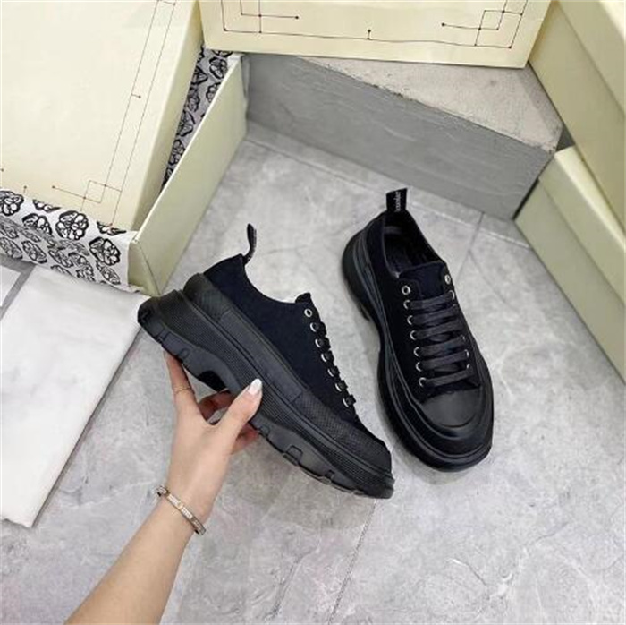 Luxury Casual Running shoes Tread Slick Lace Up Sneaker Triple Black Royal Red Low Platform Designer Sneakers Canvas Rubber Outdoor Womens Trainers