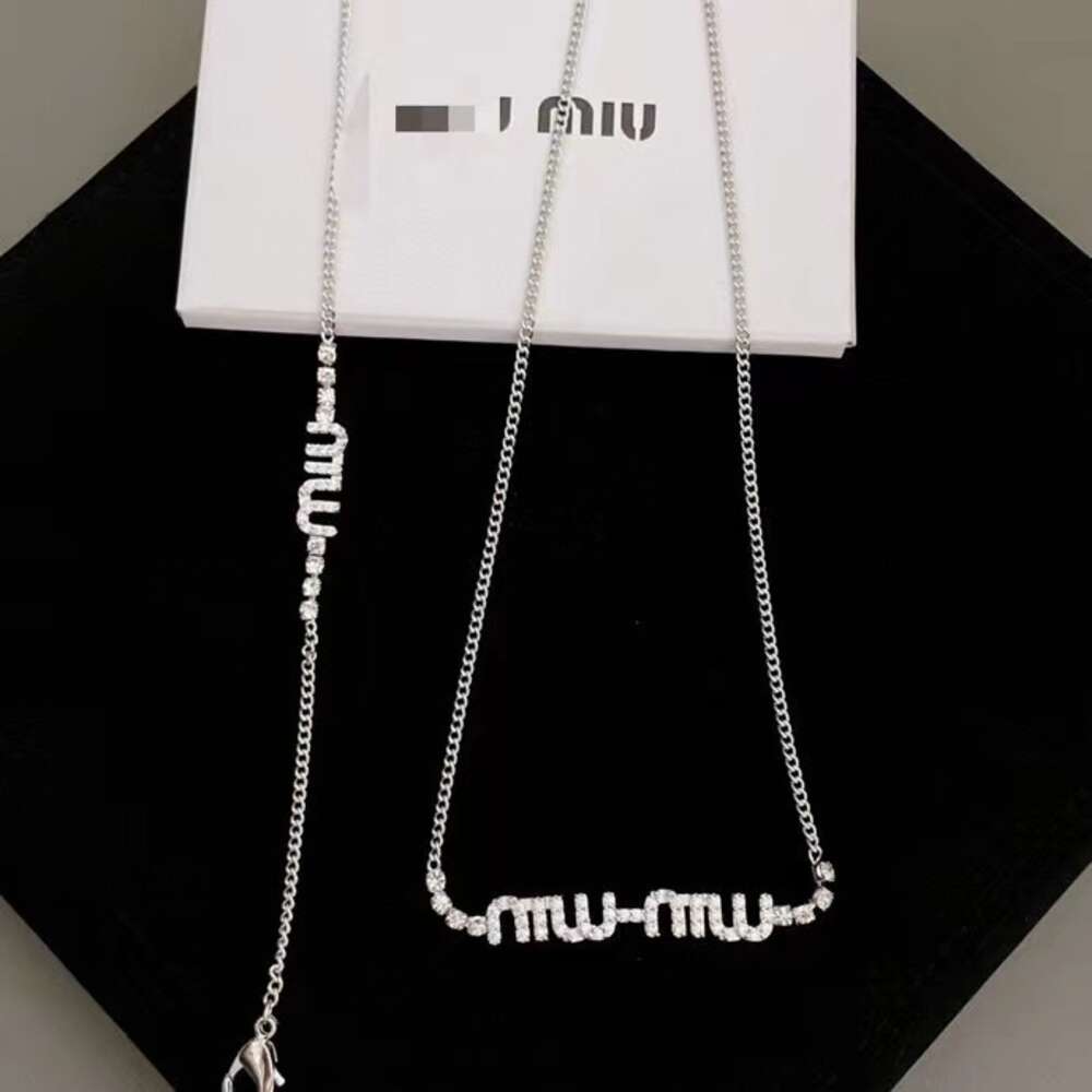 Letter Wind Necklace Bracelet Miumius Designer Luxury Fashion 2023 New Crystal Set Chain Perfect For Girls' Holiday Gifts