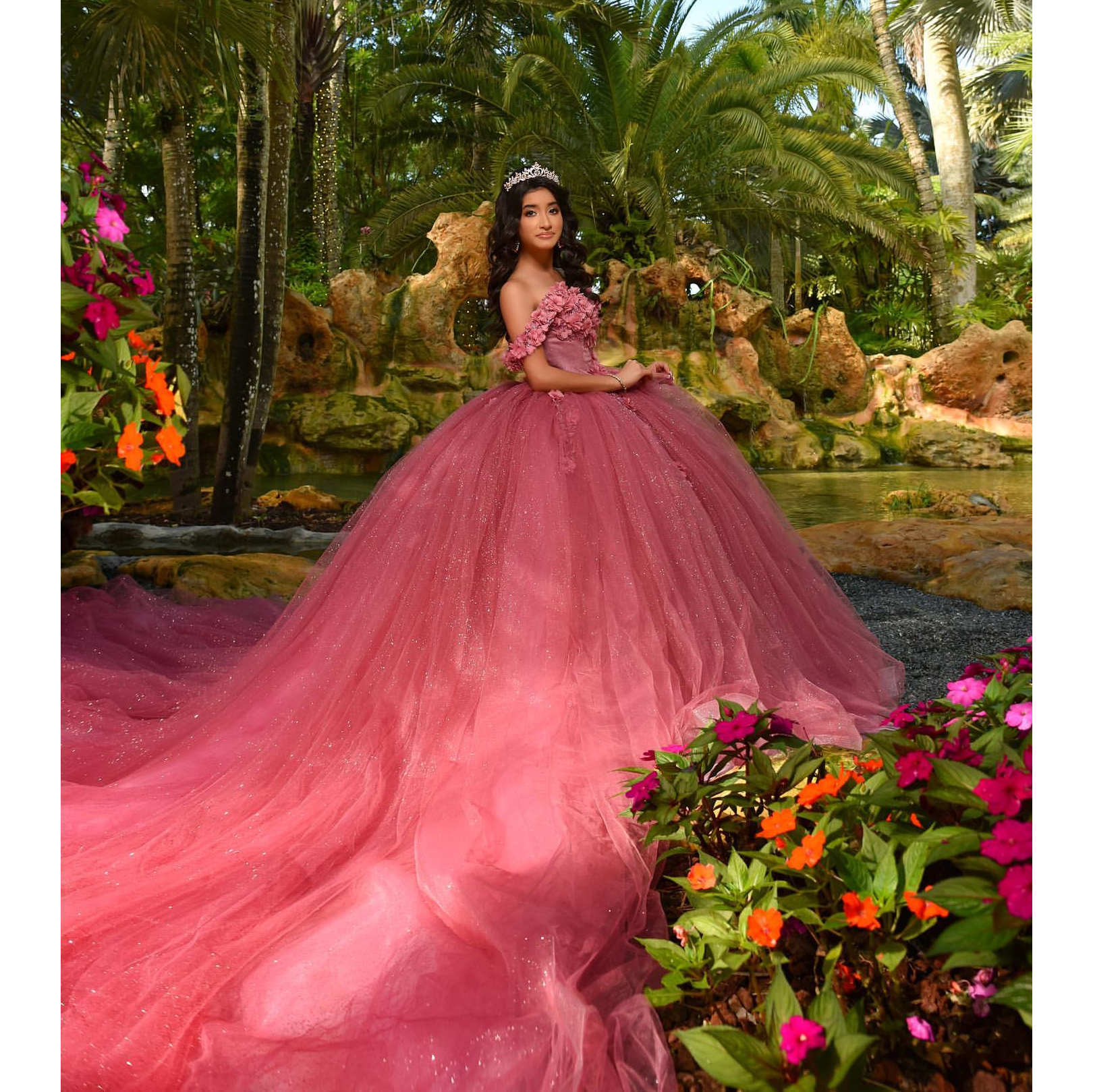 Robe de luxe rose Quinceanera chérie sur l'épaule Appliques longue traîne robe de fête d'anniversaire robes de soirée scintillantes Pageant