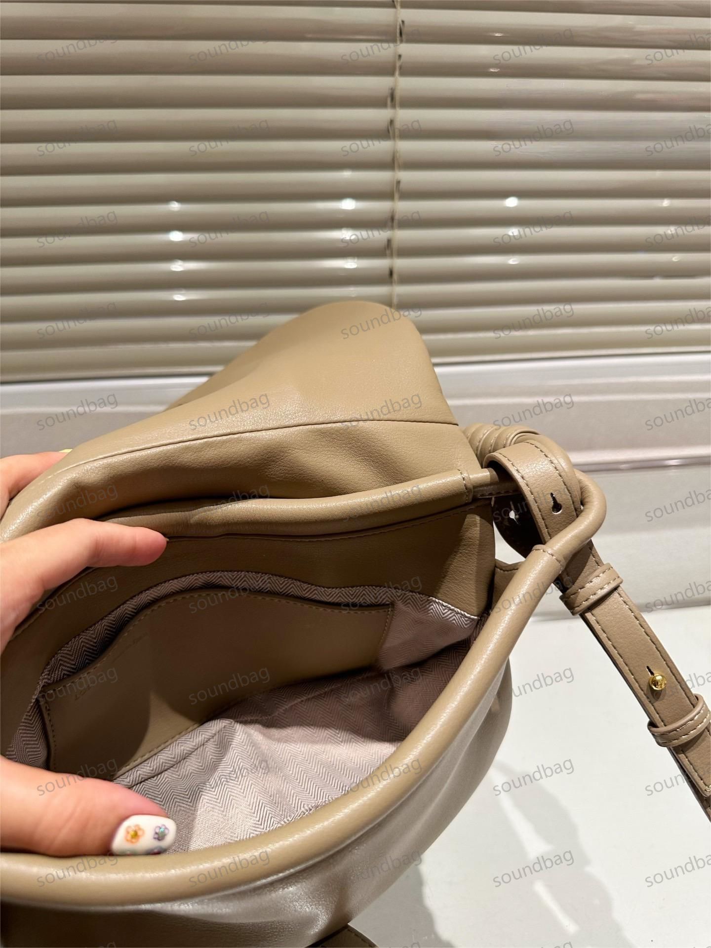 Luxueux Sac Nuage Paseo Satchel : Cuir pleine fleur doux au toucher, chic sans effort, polyvalent, plis naturels, double sangles d'élégance pure GenZ