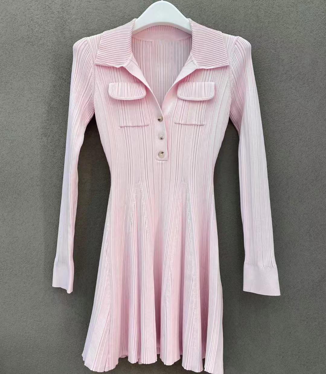 Abito midi in maglia di viscosa rosa con autoritratto Abito a sirena con scollo a V da donna