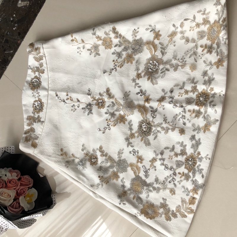 Conjunto de vestido de duas peças, mais recente moda passarela feminina manga comprida blusa branca + cintura alta bordado miçangas conjunto de saia de 2 peças 2024
