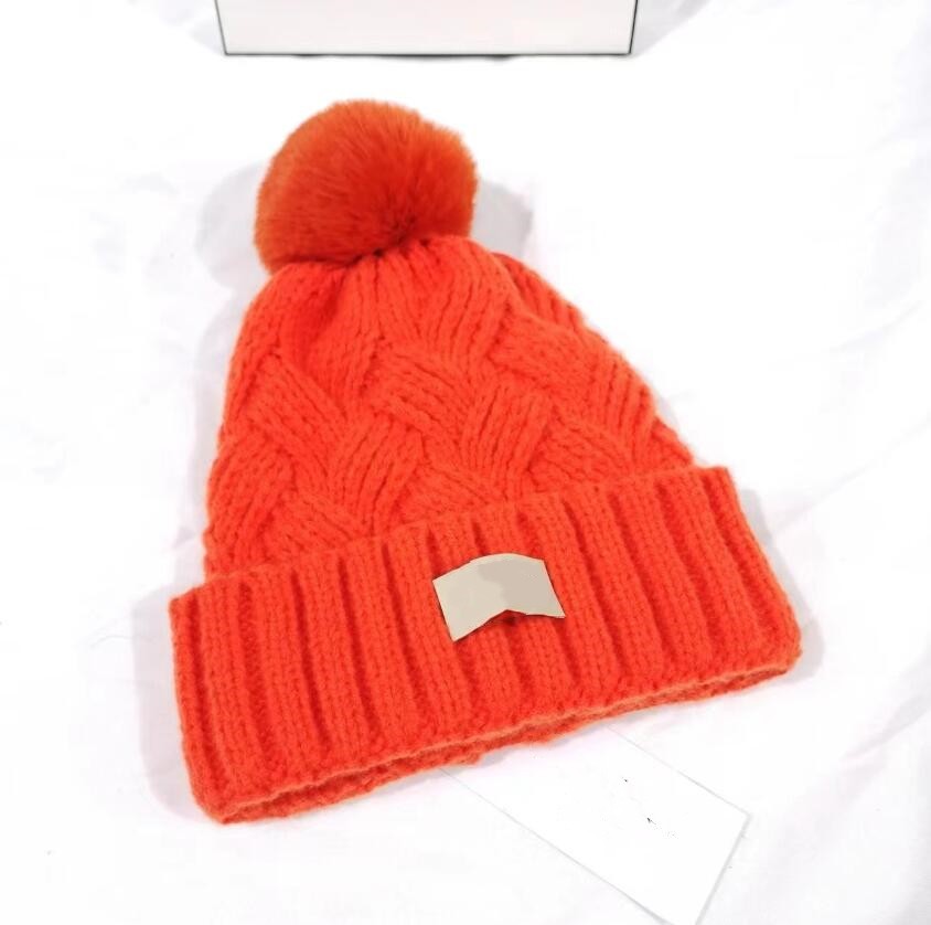 Manşet Beanie Şapkalar Tasarımcı Kadın Erkekler Seyahat Açık Sıcak Kış Şapkaları Katı Örgü Akrilik Lüks Şapka Pom Pom Günlük Kapak 7 Renk