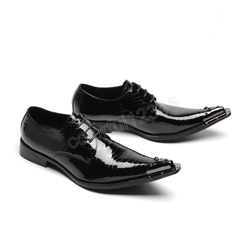 Zapatos British Business Lace Up Men Oxford Shoes Male Party Brogues Rivets Metal Pointed Toe Patent Leather Dress Shoes