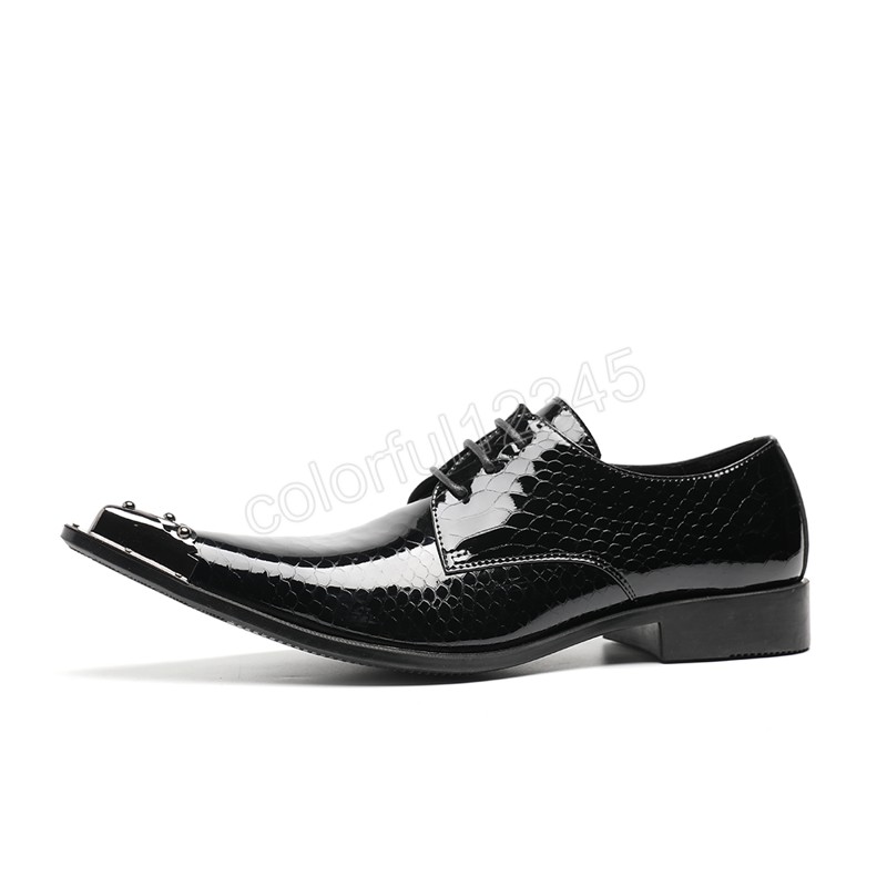 Zapatos British Business Lace Up Men Oxford Shoes Male Party Brogues Rivets Metal Pointed Toe Patent Leather Dress Shoes