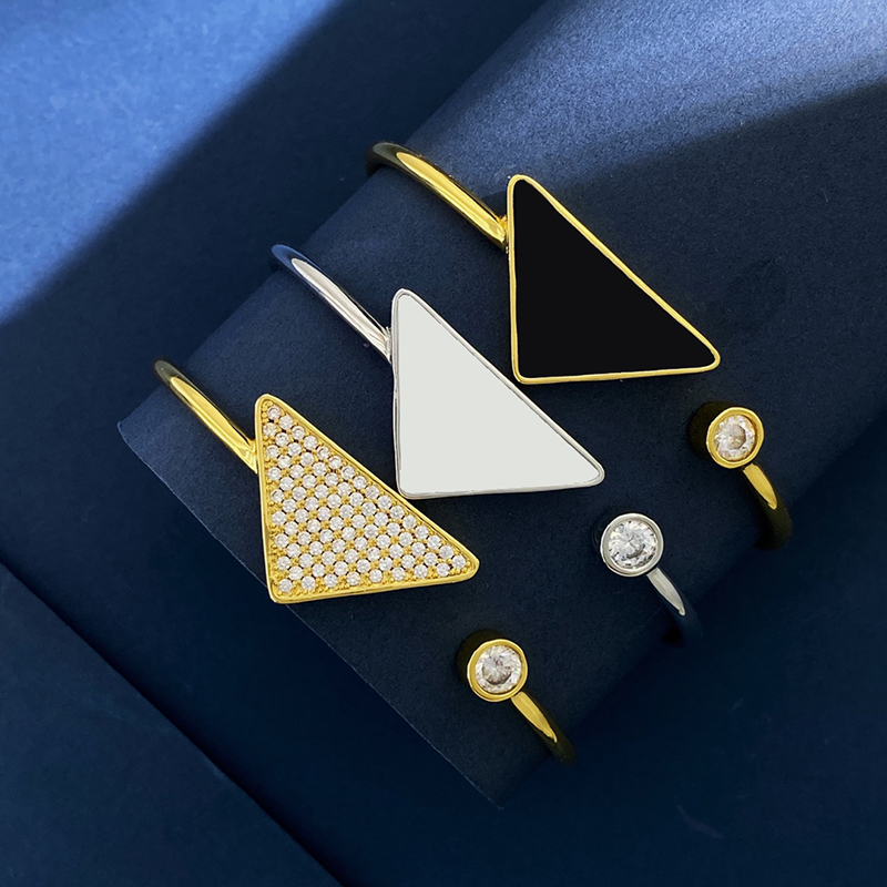 Charm Damenschmuck Goldarmreif Exquisites tropfendes Öldreieck mit Diamantdesign Mode High-End-Designer Wunderschönes und prächtiges Damenarmband
