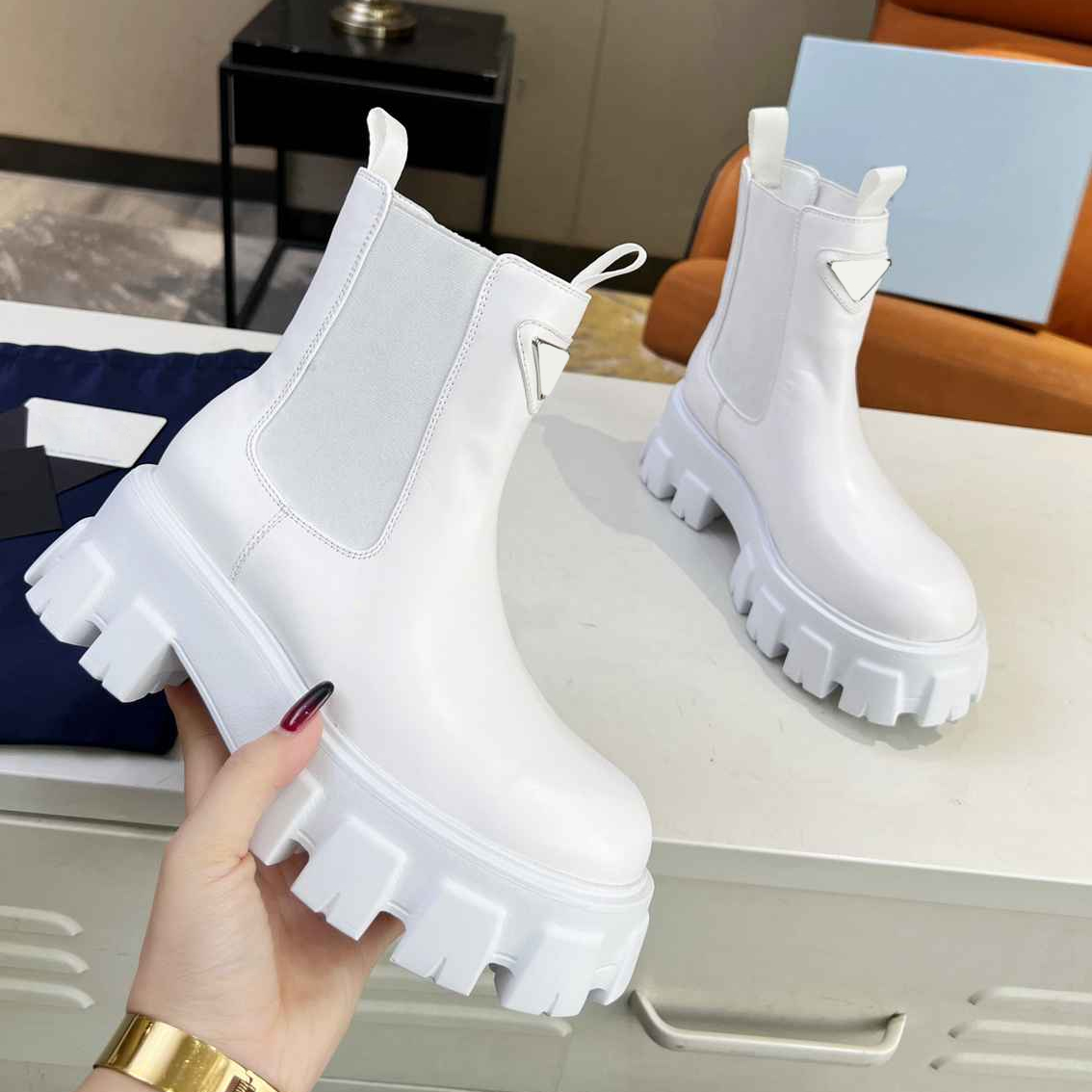 Célèbre designer de la plus haute qualité P bottes pour femmes supérieure en cuir de veau importé semelle extérieure originale automne et hiver bottines chaudes élégantes et confortables avec boîte