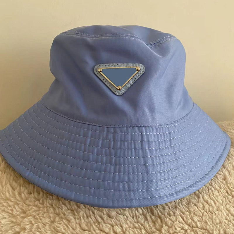 Chapeaux de chapeau de seau de concepteur de patchwork de cachemire unisexe pour les femmes chapeaux à large bord chapeaux de plage en plein air chapeaux de logo de lettre de triangle en métal solide