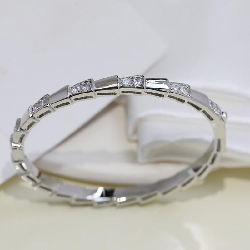 Luxury Charm Women Jewelry Silver Bangle Classic Serpentine Style Inlaid med Diamond Design italiensk märke Fashion Simplicity Designer Gorgeous Lady Bracele