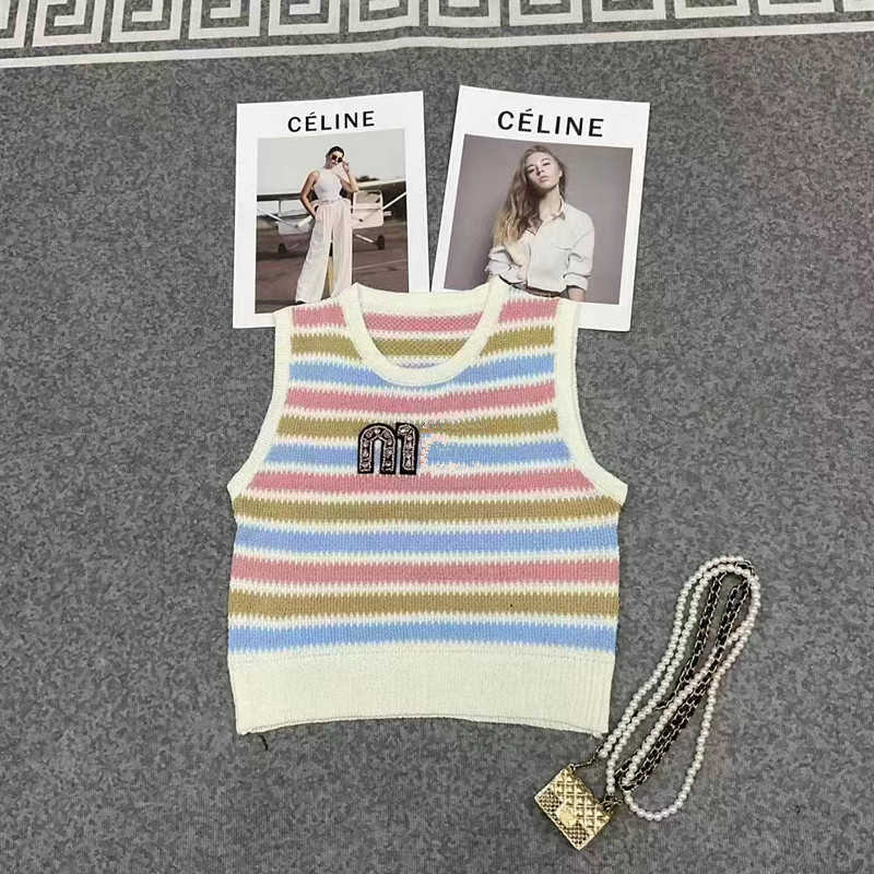 Tricots pour femmes Tees designer 23 Été Nouveau MIU Home Rainbow Stripe Sans manches Col rond Lettre Modèle Court Tricoté Creux Débardeur pour Femmes NB4A