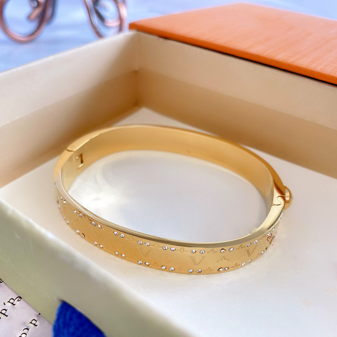 Bracelet bracelet de créateur bracelet de luxe lettre de créateur diamant de qualité supérieure design bracelet femme style polyvalent cadeaux de Noël grande boîte 3 styles